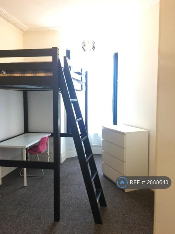 1 bedroom in Clifton Road, Kingston Upon Thames, KT2 (#2808643)