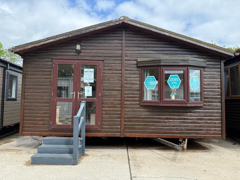 3 Bed 35x20ft Twin Lodge - DG, CH, Bath, New Carpet, Ensuite Shower - Offsite
