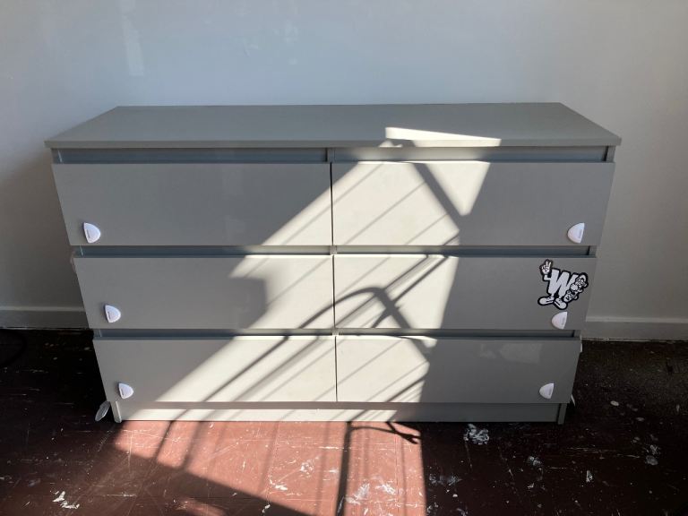Grey Chest of Drawers with Six Drawers – Good Condition