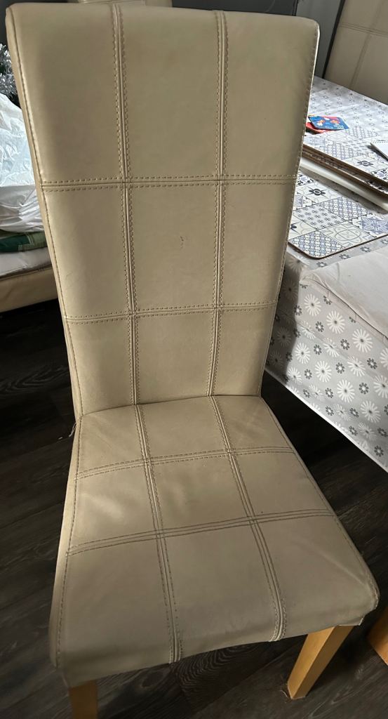 Large Extendable table with 6 Chairs