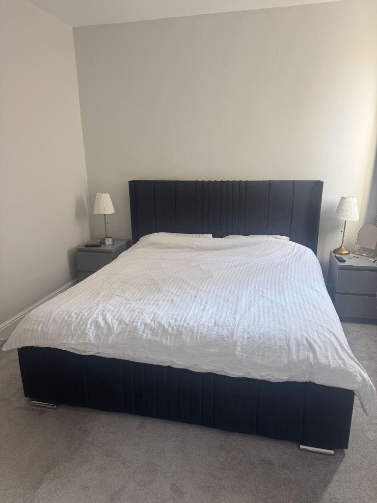 Super Kingsize Bed – Black, Ottoman, Great Condition