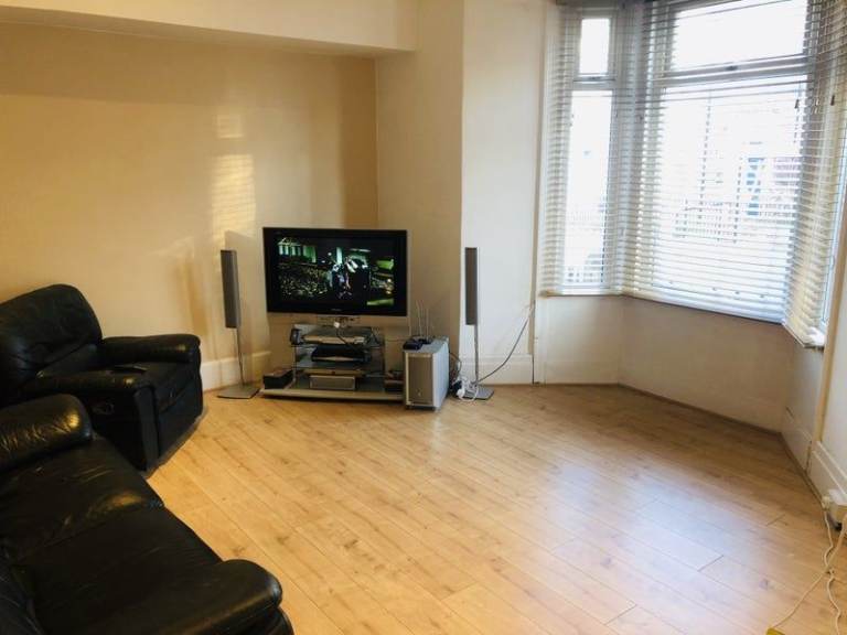 Large double room in a nice, spacious house near Sunderland City Centre