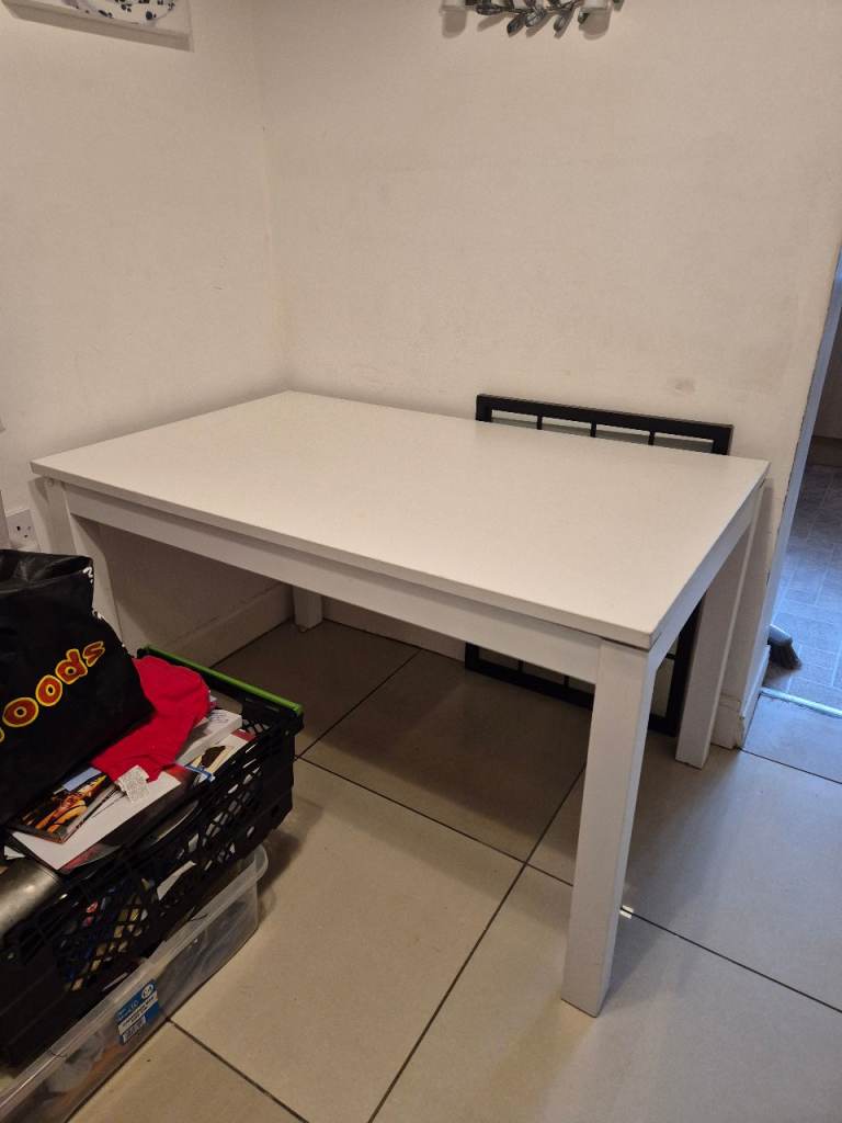 6 - 8 Seater Extending Dining Table White