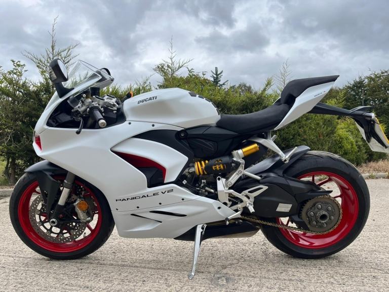 2022 71 DUCATI PANIGALE V2 WHITE - 1421 MILES HPI CLEAR SPORTS 955 NEW MOT