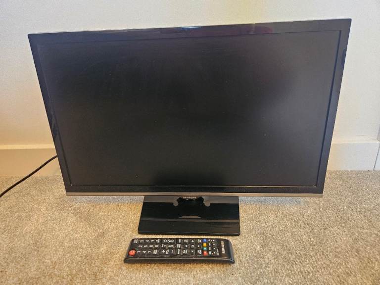 Samsung 22” LED TV / Monitor – Good condition – HDMI – Remote included