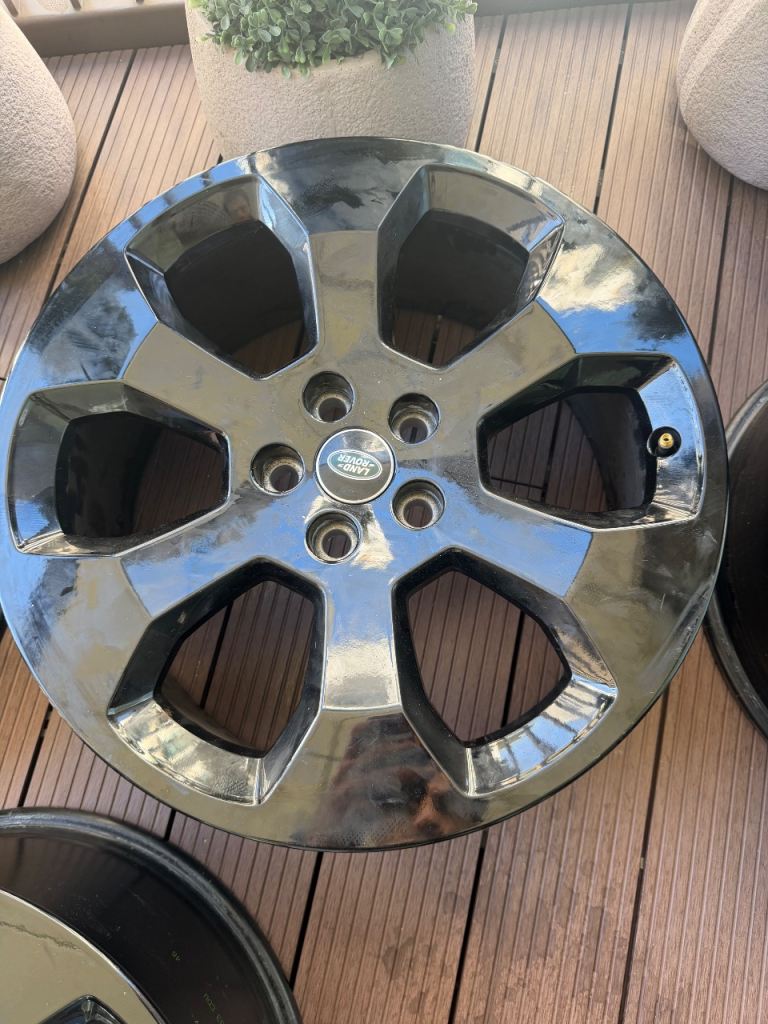 Full set 20 inch Land Rover alloy wheels 