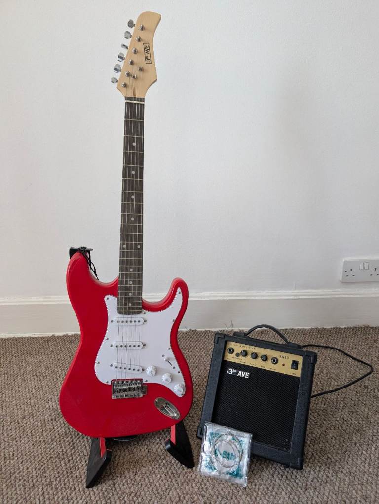 3rd Avenue Full Size Electric Guitar Starter Pack – Amp & Spare Strings Included