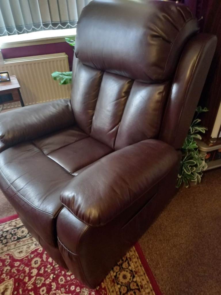 Electric recliner with massage 