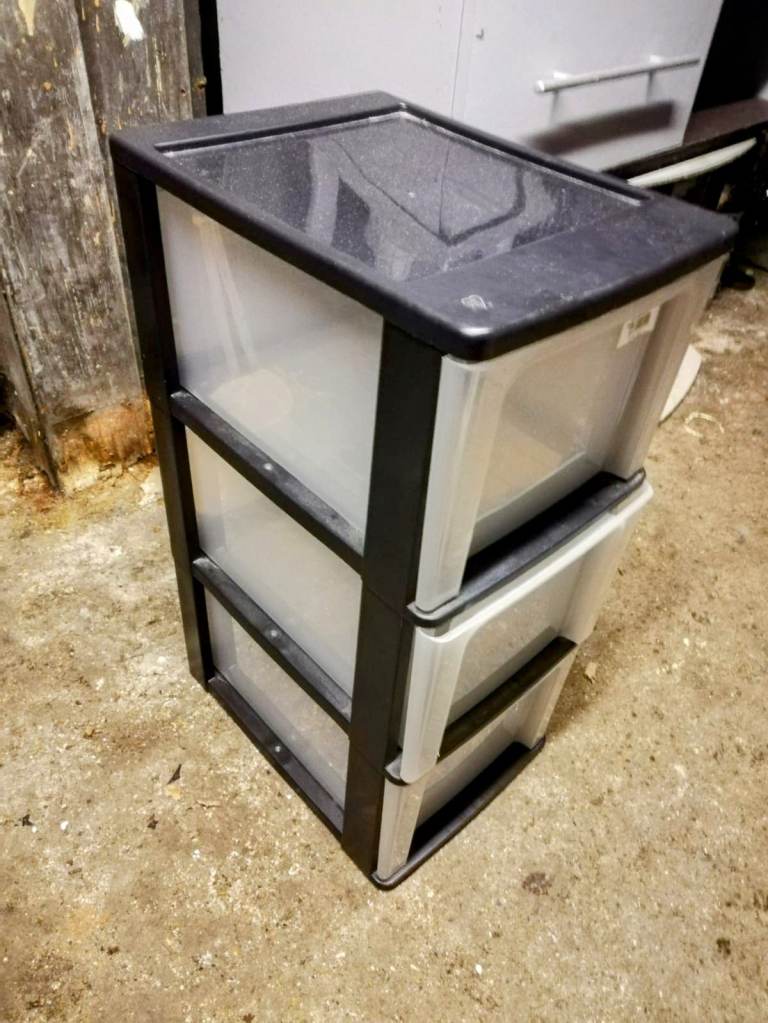 3 DRAWERS PLASTIC STORAGE/UNIT/CABINET