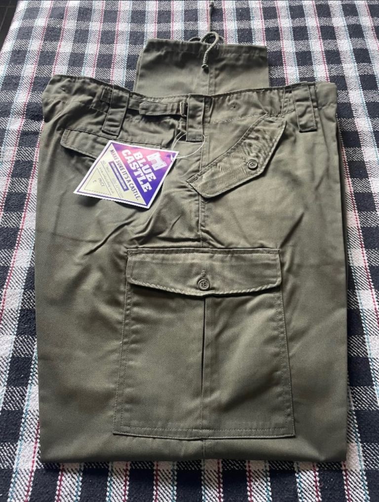 Men’s khaki cargo trousers- W44