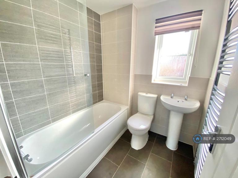 3 bedroom house in Broad Street, Crewe, CW1 (3 bed) (#2712049)