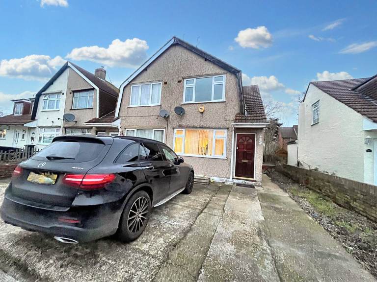 2 Bedroom House - Close to Heathrow