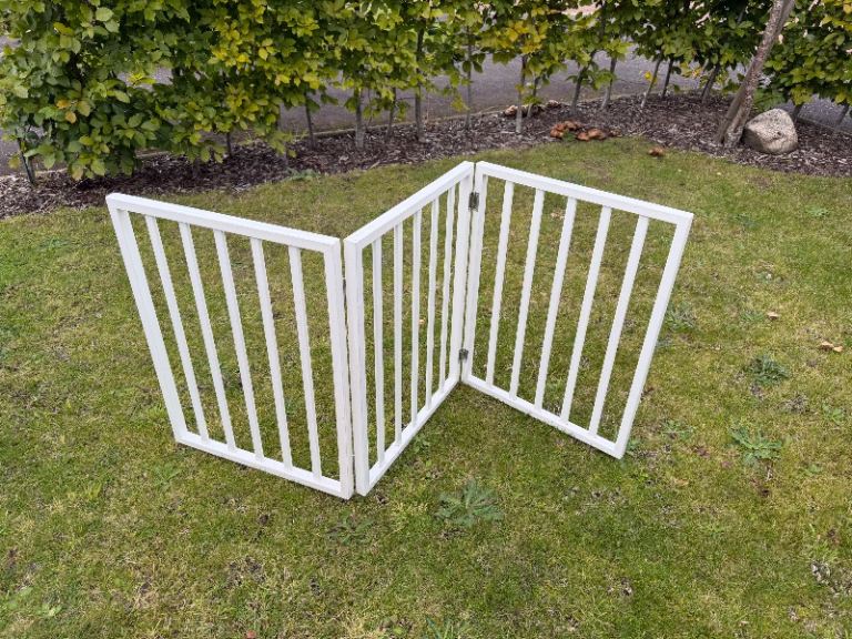 Folding dog gate