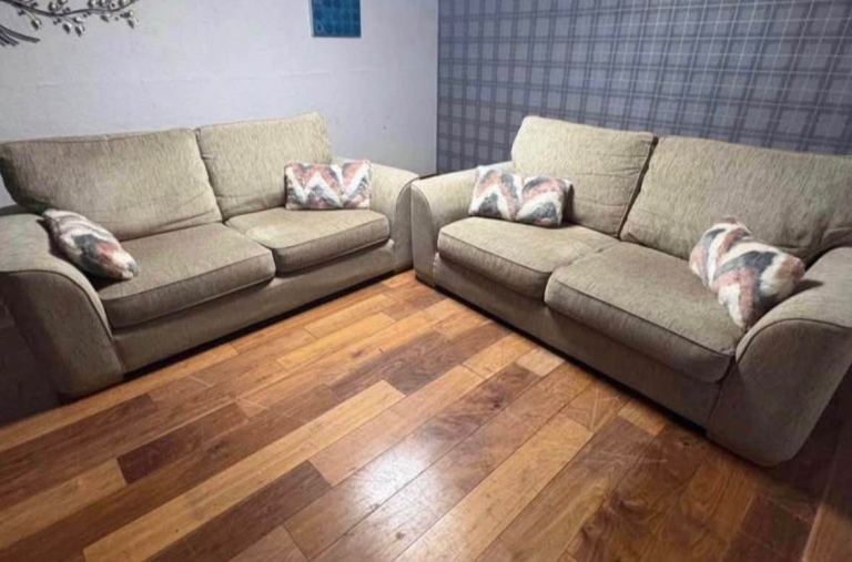 CAN DELIVER REIDS 2x sofas couches suite seaters furniture