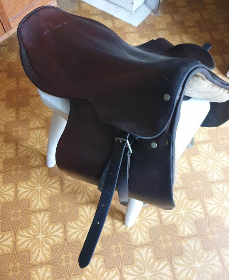 Vintage Old English Horse Riding Saddle