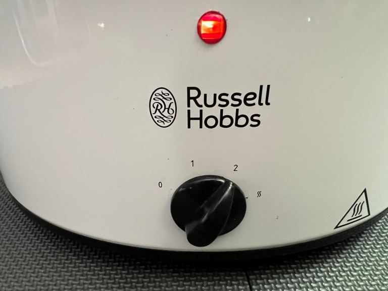 RUSSELL HOBBS SLOW COOKER MODEL 23160 - 3.5L - WHITE