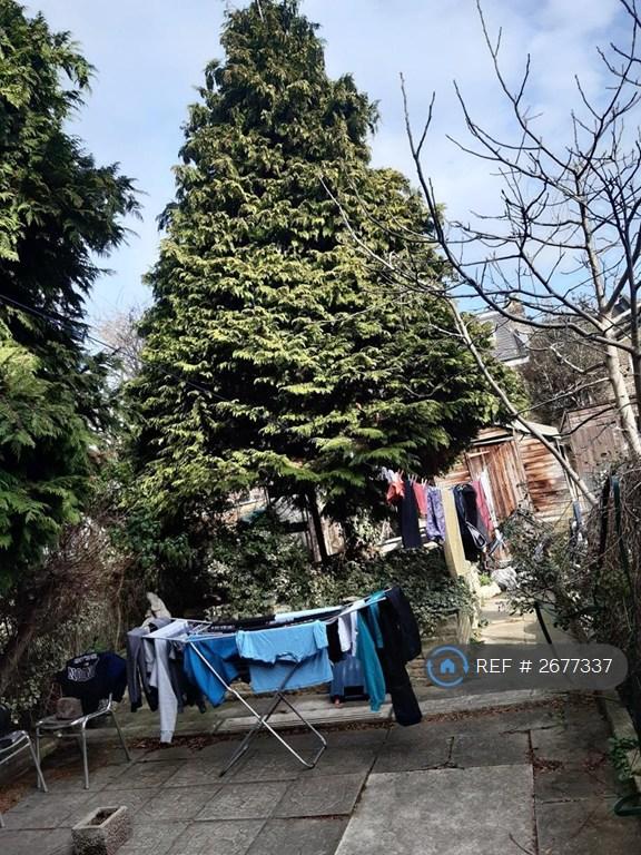 1 bedroom in Edward Road, London, E17 (#2677337)