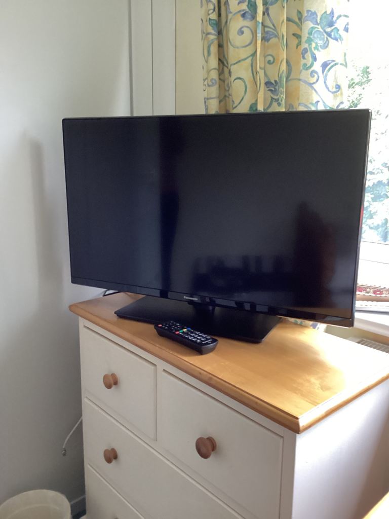 Panasonic 32 Inch TV with Remote Control