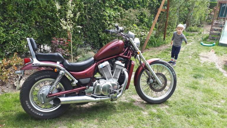 Suzuki Intruder 1994 400 chopper style motorbike