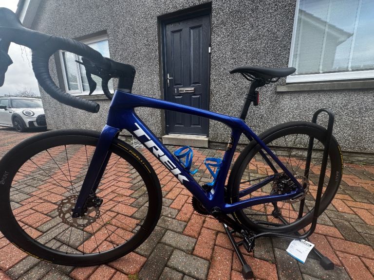 Trek Domane SL 6 Road Bike 2025