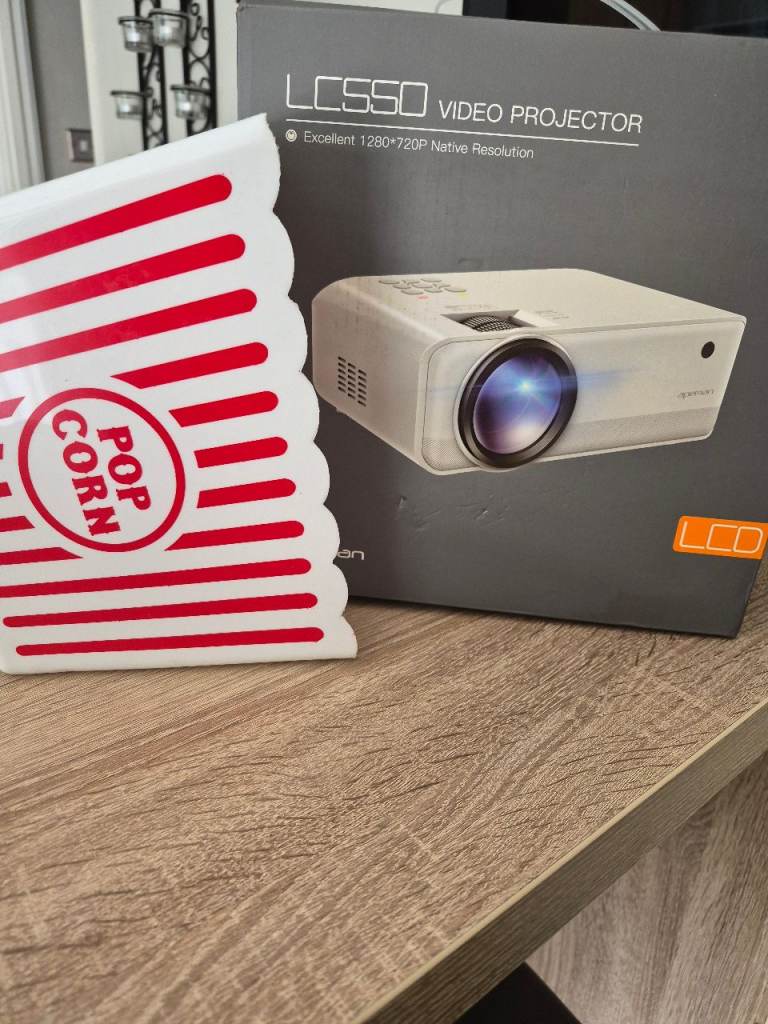 LCS550 Video Projector - with Box, 1280x720P Native Resolution