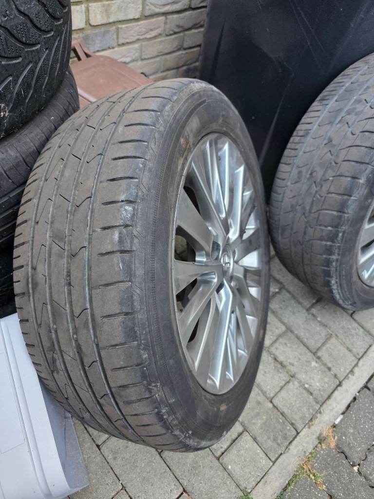 Toyota alloys and tyres 