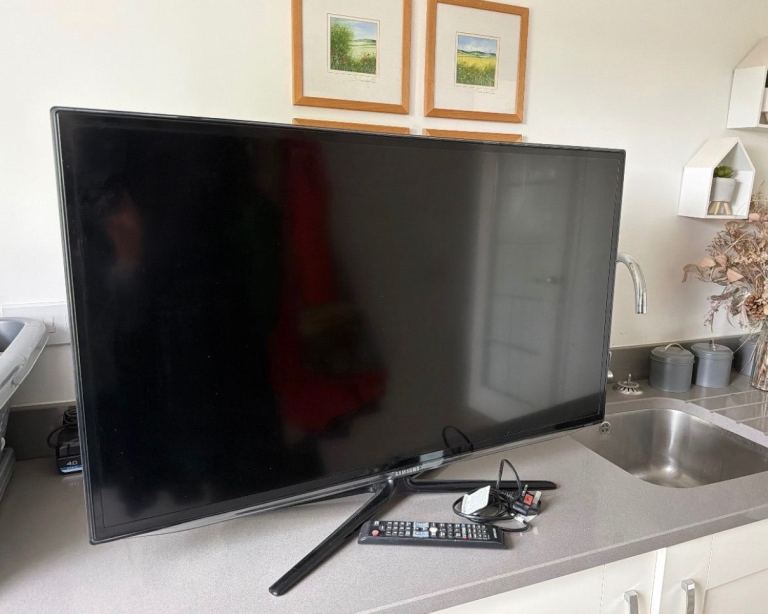 Samsung 42” Led Smart Ultra Slimline Ultra Hd Wifi Tv With Remote & Stand New Condition