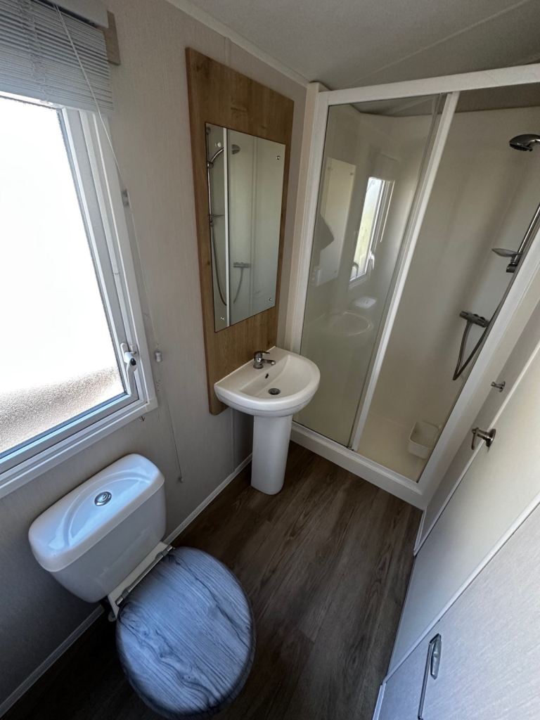 Static caravan for sale on Sheppey coast!! NO SITE FEES UNTIL 2027!!