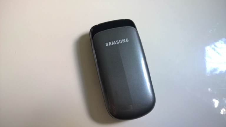 Samsung GT-E1150i Classic Flip phone,