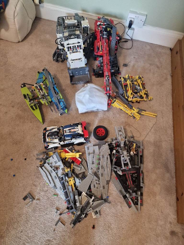 Large LEGO Technic bundle/job lot.