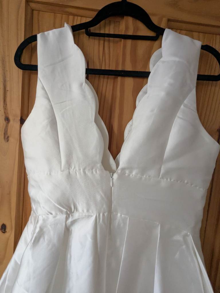 Scalloped neck twill wedding dress 