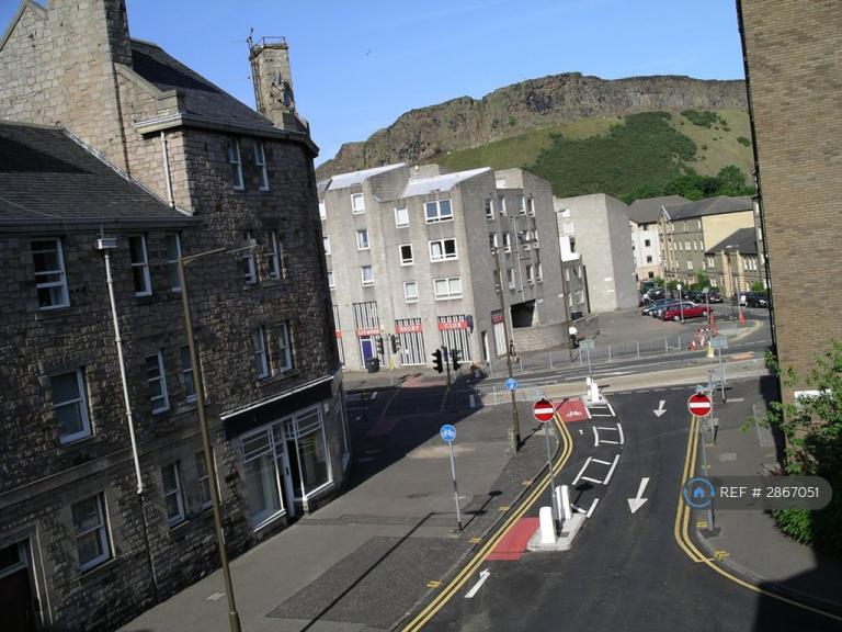 2 bedroom flat in Midlothian, Edinburgh, EH8 (2 bed) (#2867051)