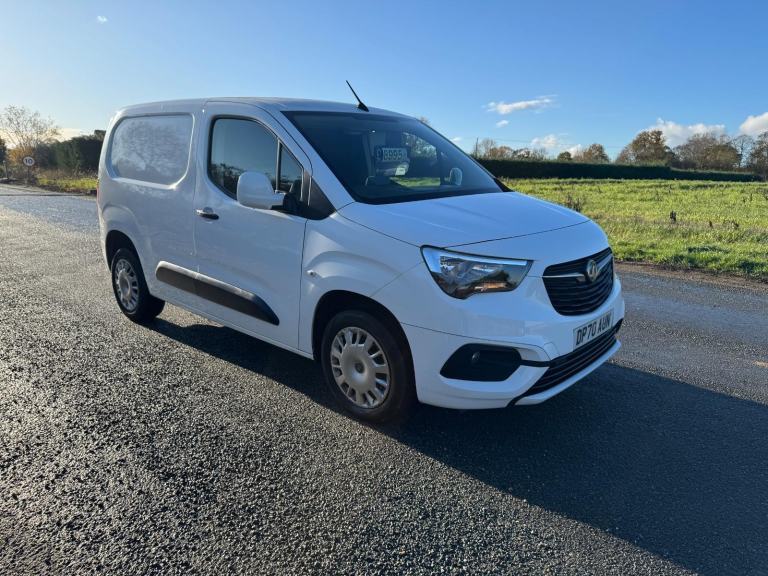 Vauxhall Combo 1.5 Turbo D 2300 Sportive Panel Van 4dr Diesel Manual ... 2020/70