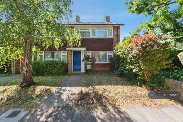 4 bedroom house in Breamwater Gardens, Richmond, TW10 (4 bed) (#1063545)