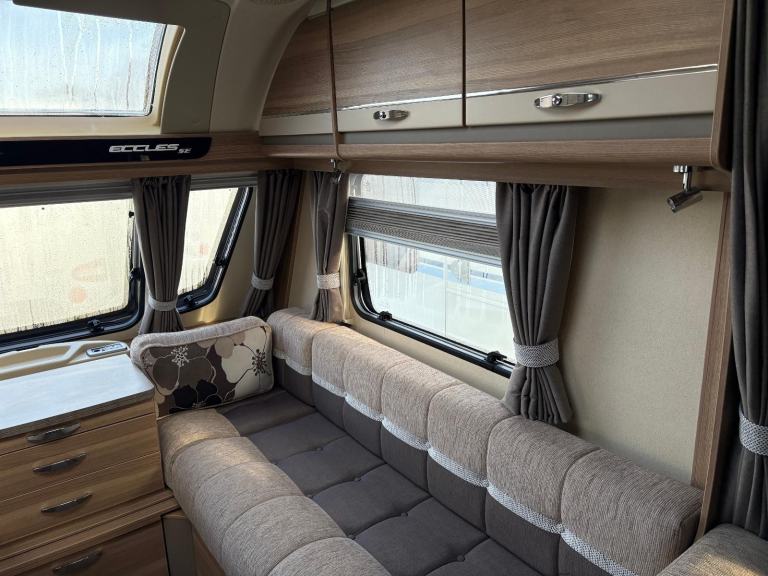 STERLING ECCLES AMETHYST -TWIN AXLE- FIXED BED + SIDE DINETTE + MOTORMOVER