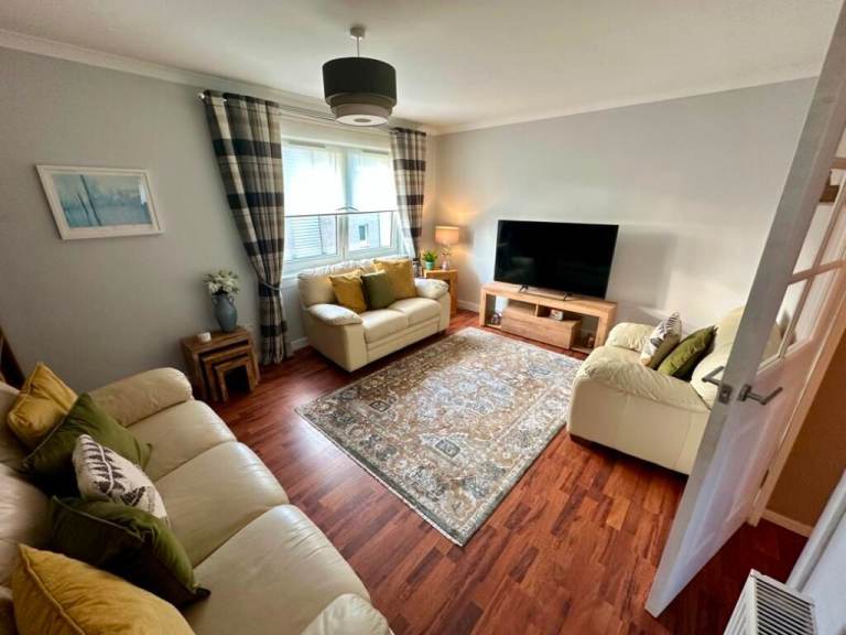 Beautifully Presented Two Bedroom Furnished Flat