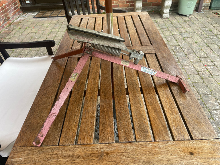 Clay pigeon trap  - collapsible