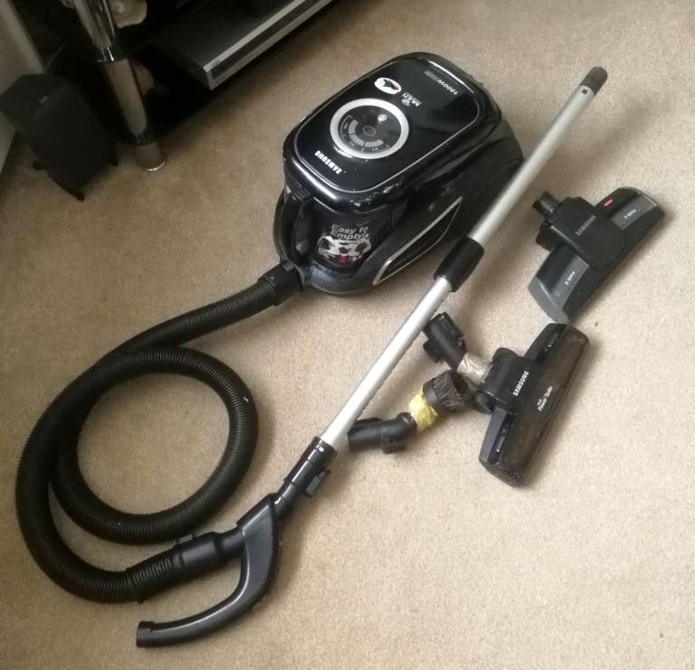 Samsung Cylinder Vacuum Cleaner 1800W With Tools Please Read Description