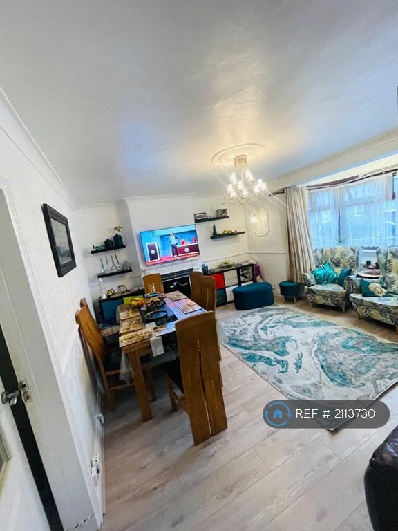 2 bedroom flat in Hameway, East Ham, E6 (2 bed) (#2113730)