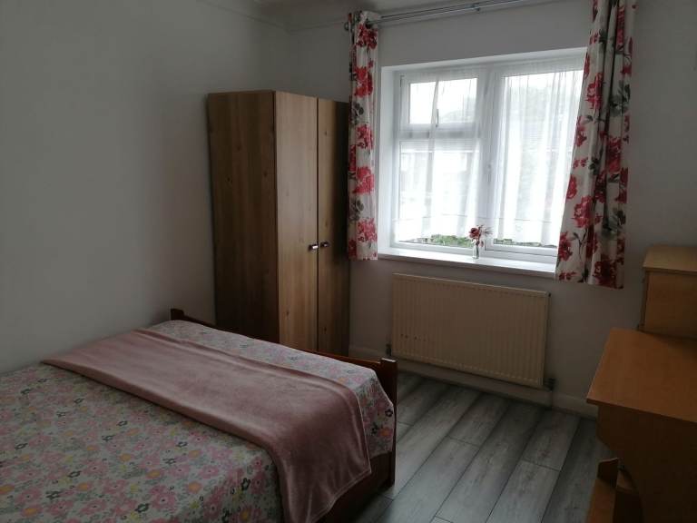 1 Double room to rent in with an Asian family for a female student or a female working professional