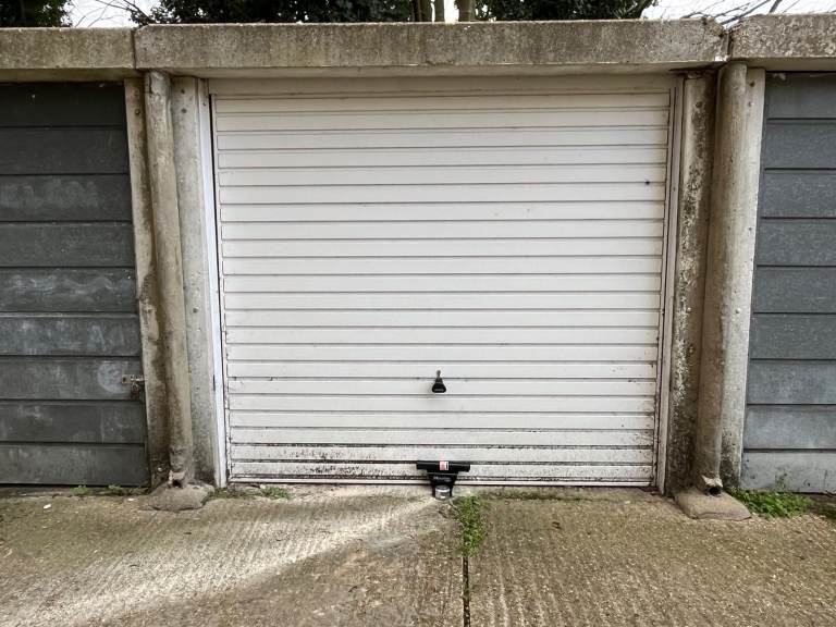Garage to rent in Staines