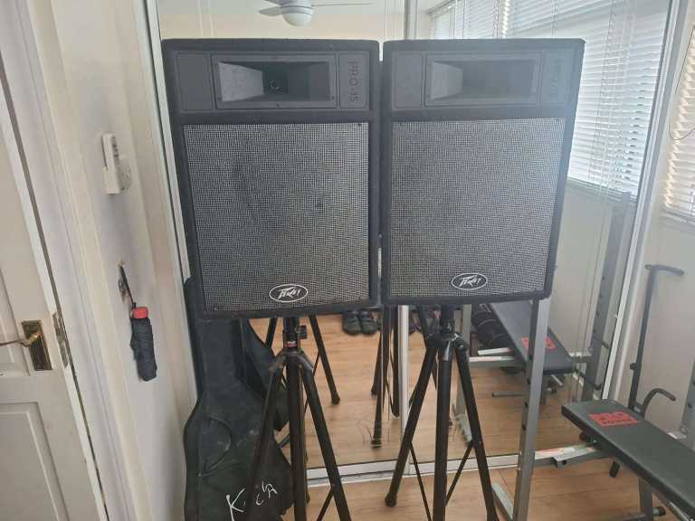 Peavey Speakers with Stands Good as New Condition