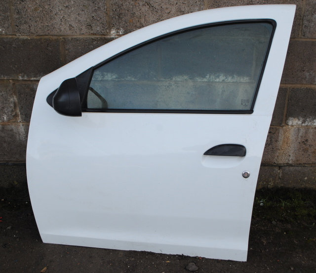 2018 DACIA SANDERO 5 DOOR PASSENGER SIDE FRONT DOOR WHITE