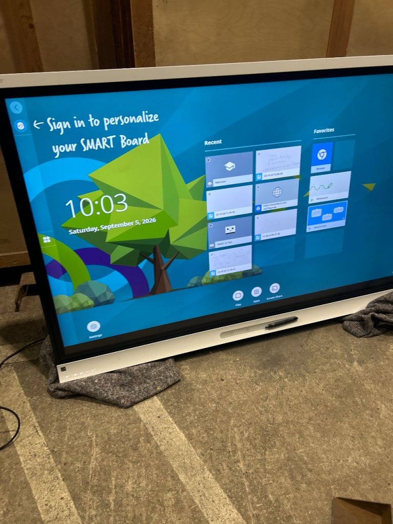 SMART Interactive Whiteboard / Display – Good Condition