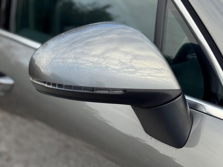 2016 Volkswagen Touareg 3.0 TDI V6 BlueMotion Tech R-Line Tiptronic 4WD Euro 6 (s/s) 5dr ESTATE D...