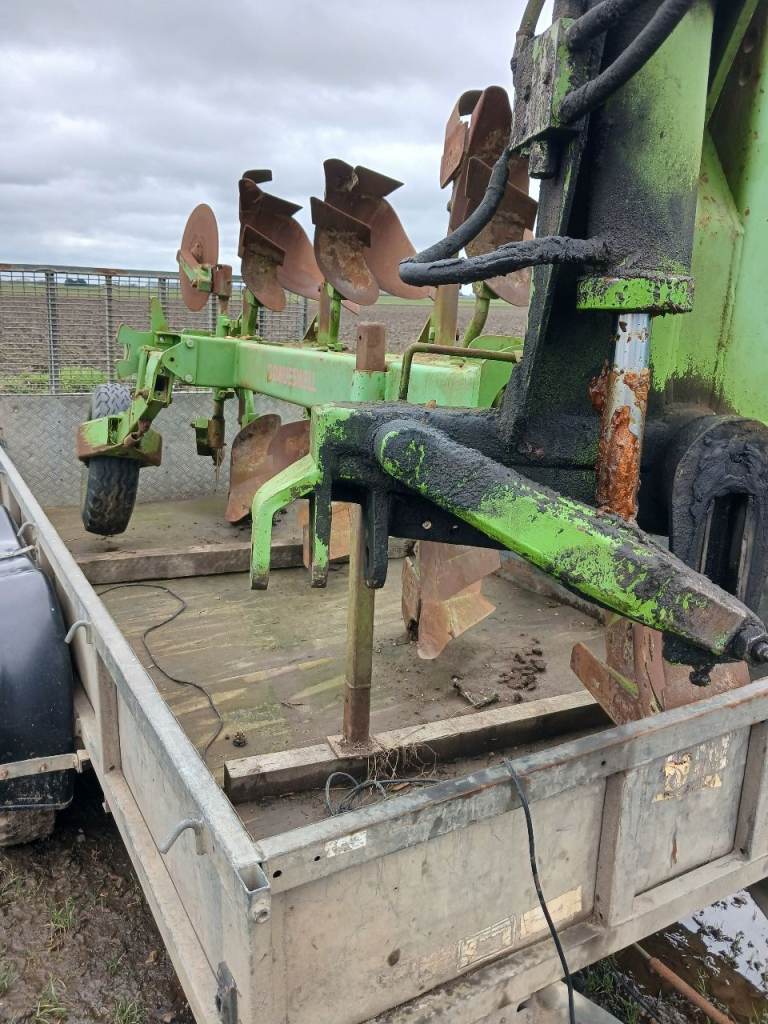 Dowswell four forrow plough 