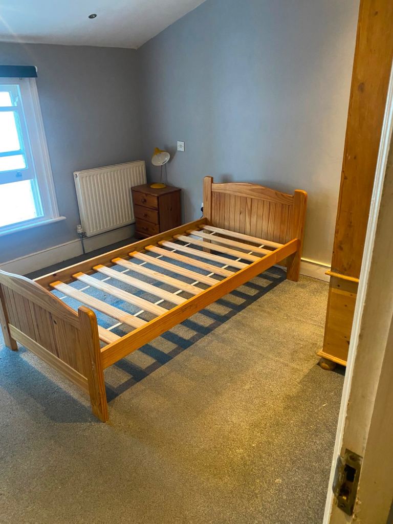 Furnished room to rent 