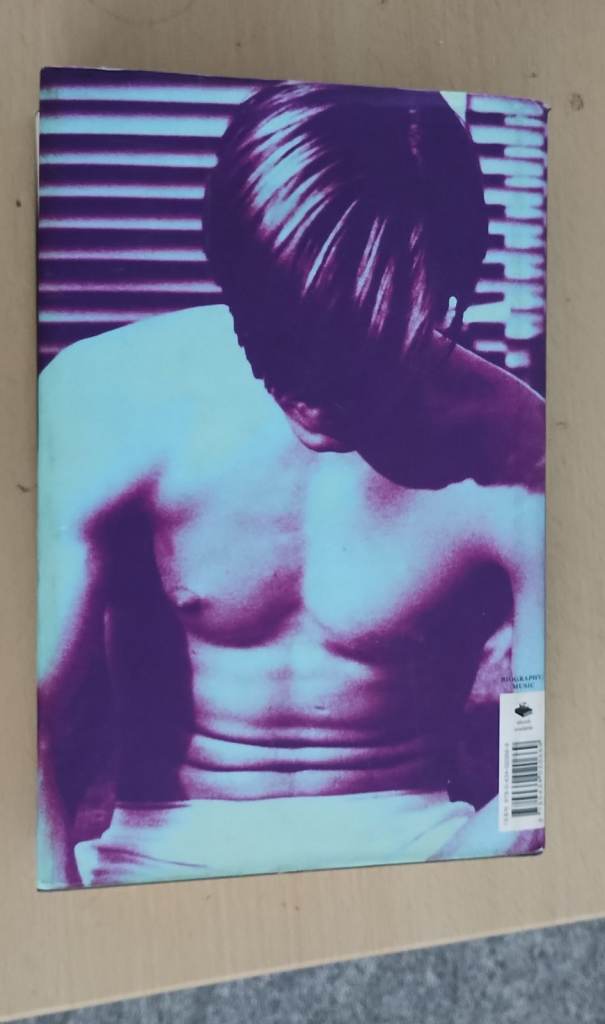 A Light That Never Goes Out : The Enduring Saga of the Smiths by Tony Fletcher