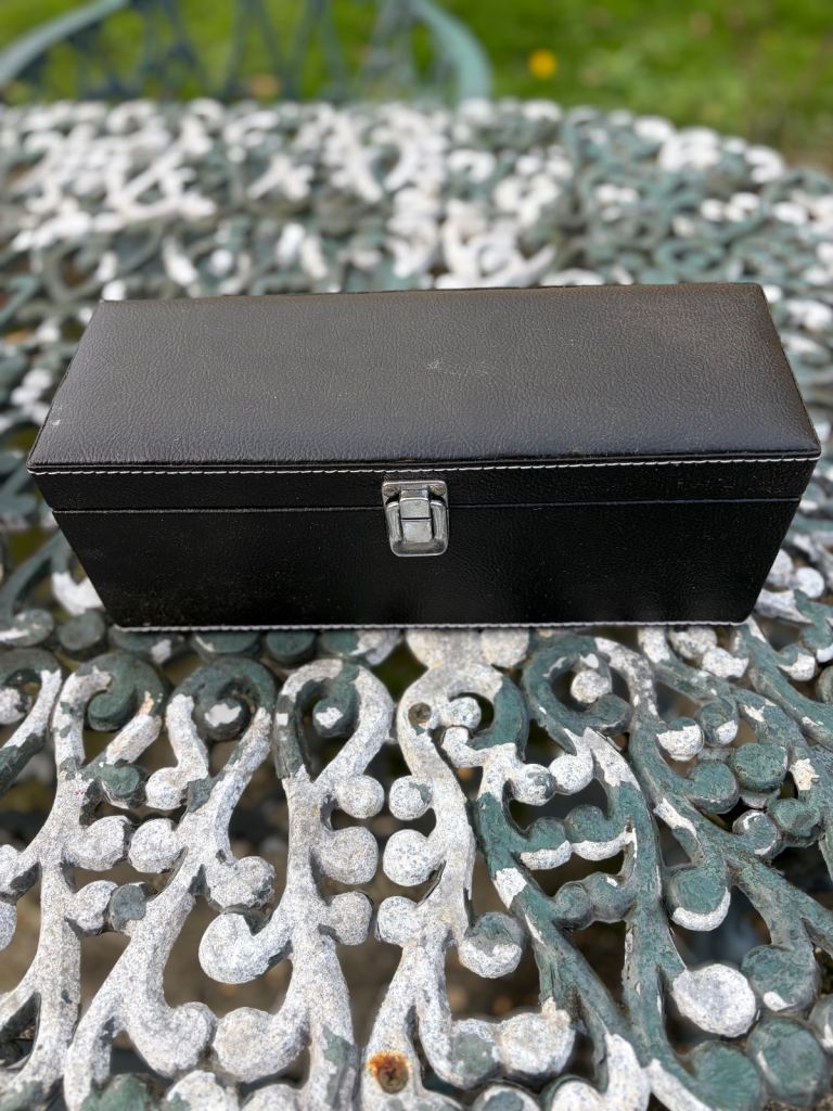 Leather wine case with 3 wine asseries 