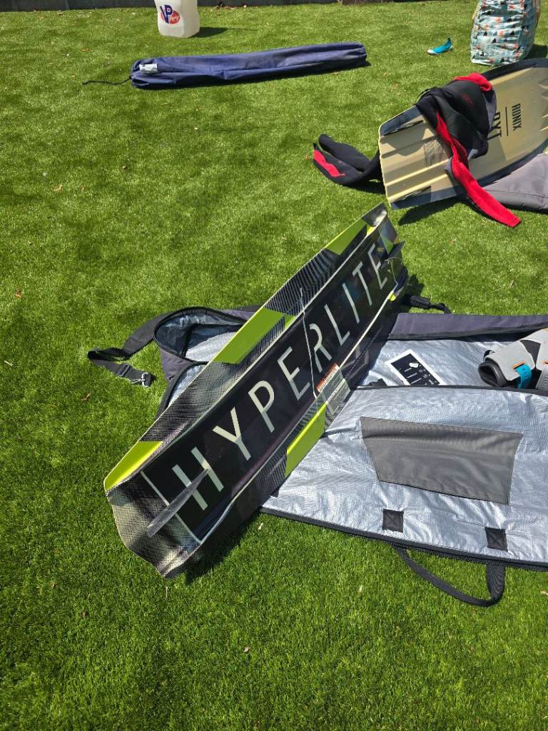 Hyperlite State 125 wakeboard kids / childs progressive board with bindings / boots